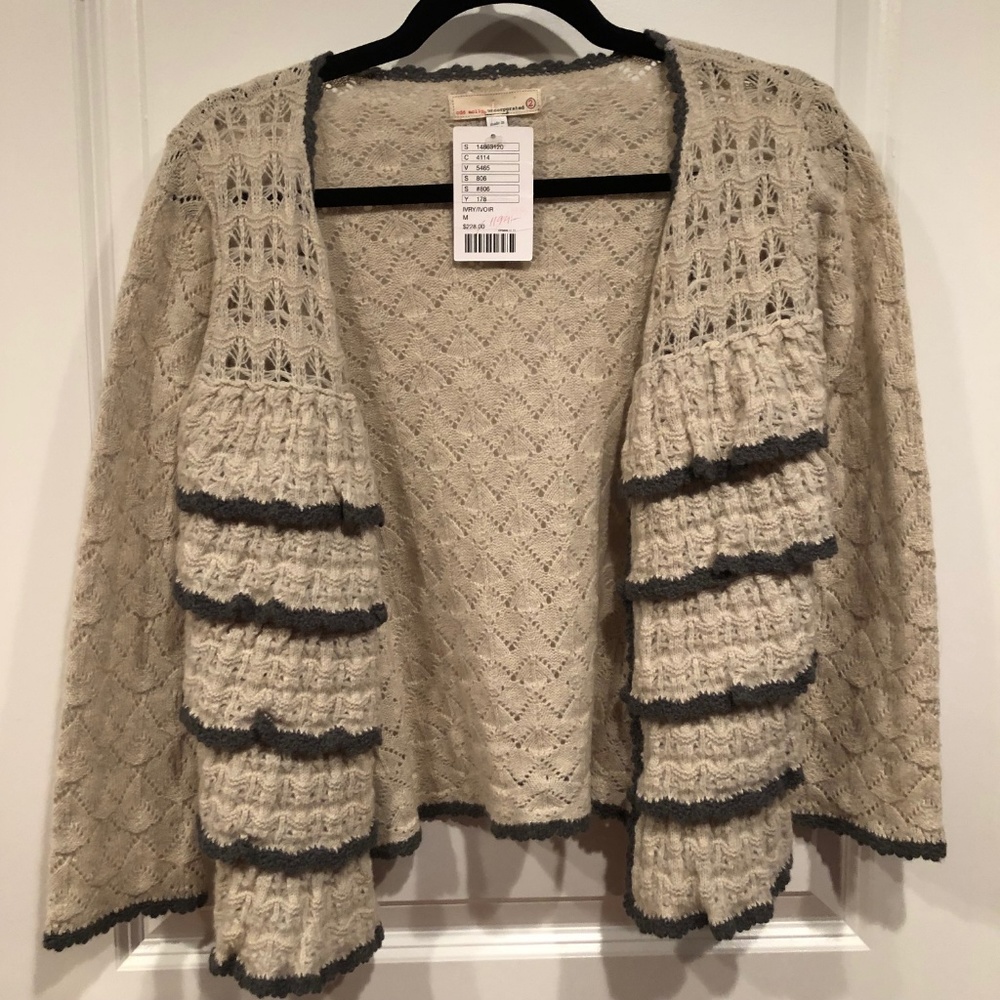 Feminine ivory Anthropologie sweater size Med